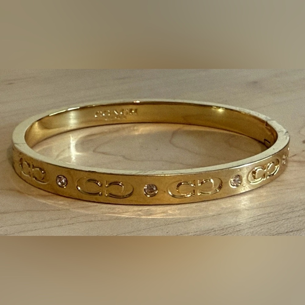 NEW Coach Women's Kissing C Hinged Bangle Bracelet - Picture 3 of 7